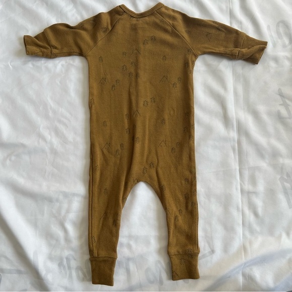 Rylee + Cru Long John Snap Pajamas in Tan Tree Print in Size 0-3 Months - Picture 9 of 15
